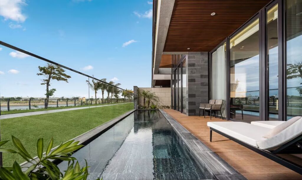 Hometown Azure Villa Da Nang